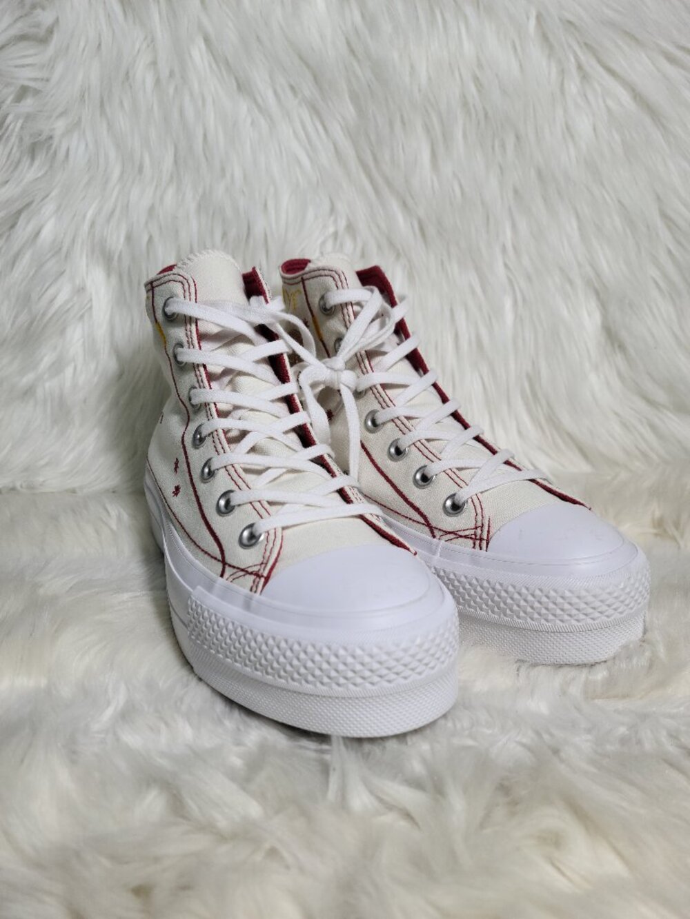 Converse Chuck Taylor All Star High Top White 7 Women / 5 Men NEW